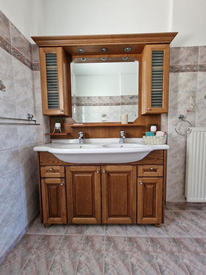 Villa Liana : Luxury Villa With Fantastic Sea View, Near Airport Porto Rafti Bagian luar foto