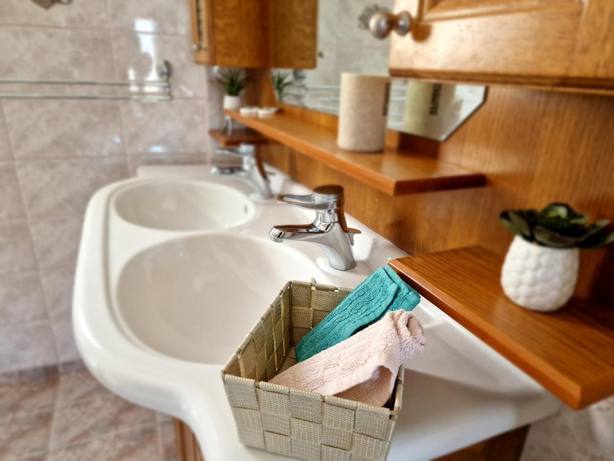 Villa Liana : Luxury Villa With Fantastic Sea View, Near Airport Porto Rafti Bagian luar foto